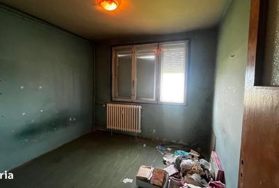 Apartament cu 3 camere semidecomandat în Drumul Taberei