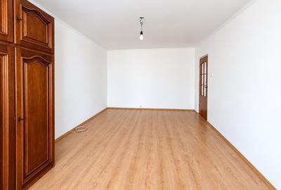 Apartament cu 4 camere decomandat în Decebal