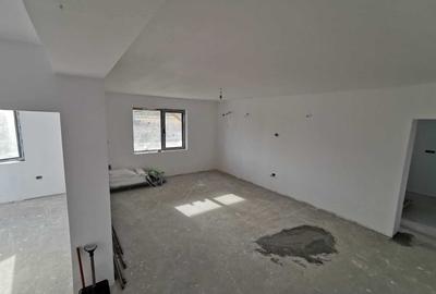 Casă cu 4 camere în Vânători