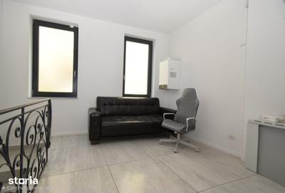 Casă cu 8 camere cu Teren 366 Mp în Calea București - 9