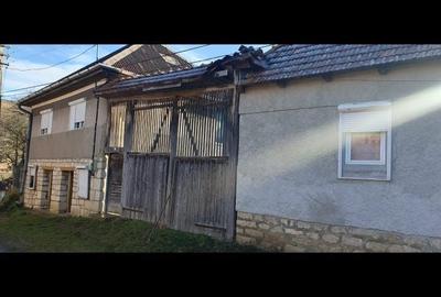 Casă cu 4 camere în Central - 2