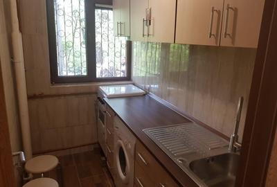 Garsonieră decomandată în Sud