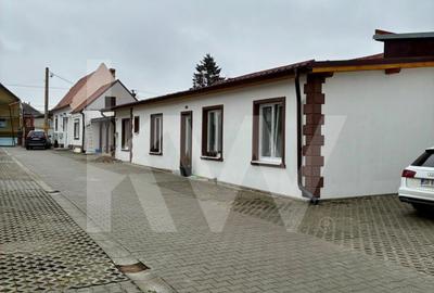 Apartament cu 3 camere decomandat în Turnișor - 1