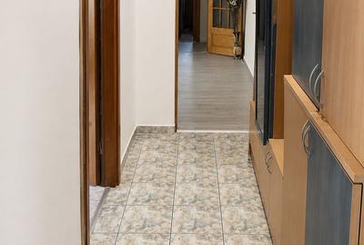 Apartament cu 3 camere semidecomandat în Complex Studențesc