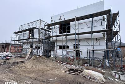 Casă cu 4 camere cu Teren 217 Mp în Otopeni