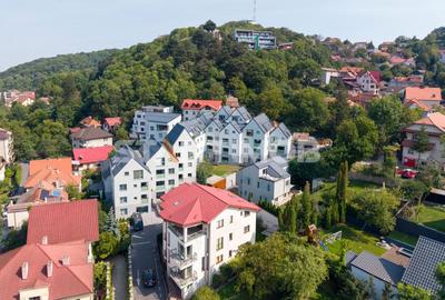 Apartament cu 3 camere decomandat, mobilat în Ultracentral