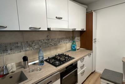 Apartament cu 4 camere decomandat, mobilat în Săsar