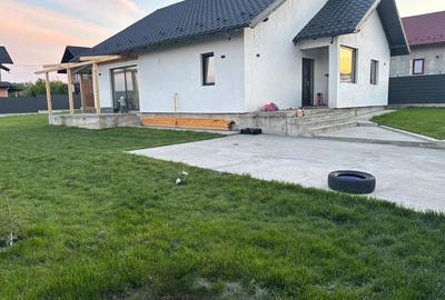 Casă cu 4 camere în Deleni - 2