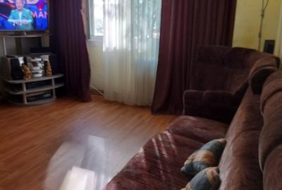 Apartament cu 3 camere semidecomandat în Nord