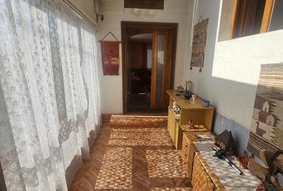 Casă cu 3 camere cu Teren 100 Mp în Central