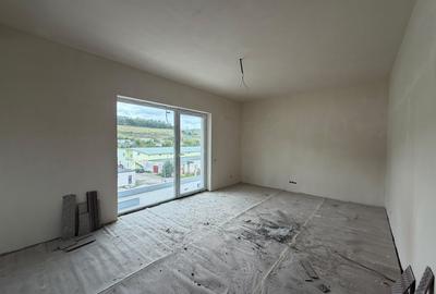 Apartament cu 2 camere semidecomandat în Florești
