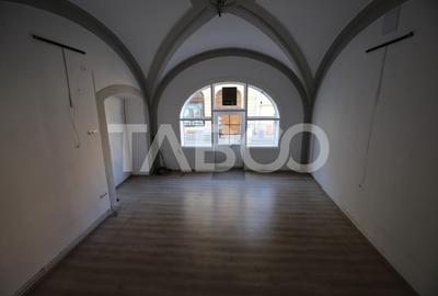 Spațiu comercial, de 75 mp, în Central - 8