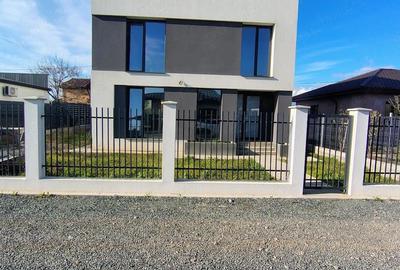 Casă cu 4 camere cu Teren 440 Mp în Vânători - 2