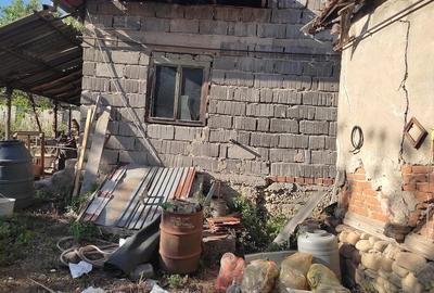 Casă cu 4 camere cu Teren 1900 Mp în Brănești