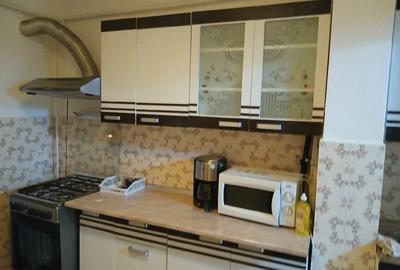 Apartament cu 3 camere decomandat în Exterior Vest
