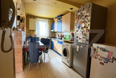 Apartament cu 3 camere decomandat, mobilat în Central