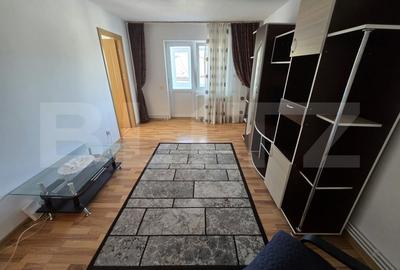 Apartament cu 3 camere semidecomandat, mobilat în Central
