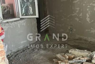 Casă cu 4 camere cu Canalizare în Central