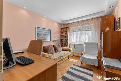 Apartament cu 3 camere decomandat în Podgoria