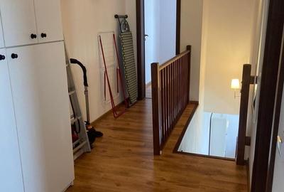 Apartament cu 4 camere semidecomandat în Central