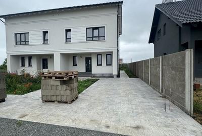 Casă cu 4 camere cu Teren 300 Mp în Săcălaz