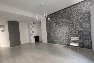 Apartament cu 4 camere semidecomandat în Ultracentral