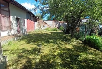 Casă cu 4 camere cu Teren 580 Mp în Central