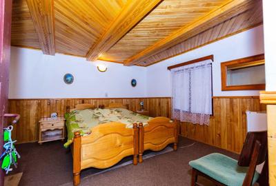 Casă cu 4 camere decomandat în Săcelu - 3