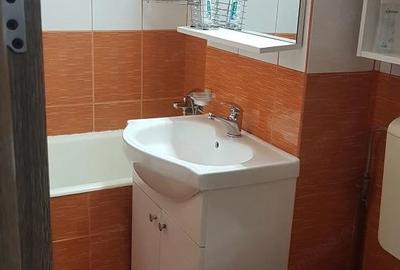 Apartament cu 2 camere decomandat în Medicină