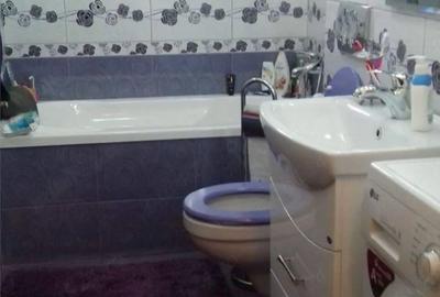 Apartament cu 3 camere semidecomandat în Piața Centrală