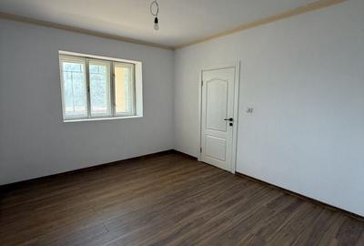 Casă cu 4 camere în Vinga