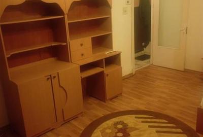 Garsonieră decomandată, mobilată în Podu Roș