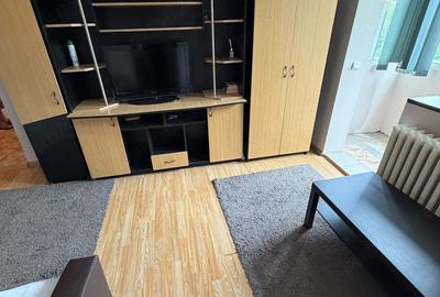 Apartament cu 3 camere nedecomandat în Dacia