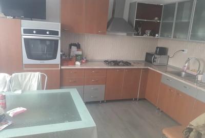 Casă cu 6 camere în Central