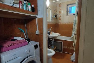 Apartament cu 3 camere semidecomandat în Tractorul