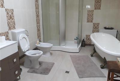 Casă cu 6 camere cu Teren 200 Mp în Central - 16