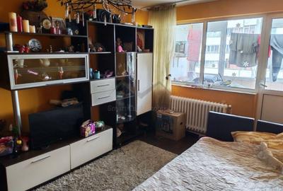 Apartament cu 2 camere semidecomandat în Podu Roș - 1