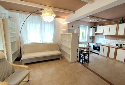 Apartament cu 2 camere semidecomandat, mobilat în Bună Ziua