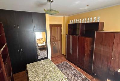 Apartament cu 4 camere decomandat în Teiu - 2