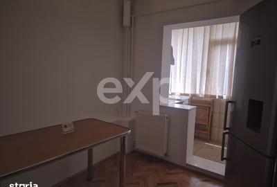 Apartament cu 3 camere decomandat în Calea București