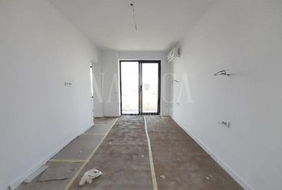 Apartament cu 4 camere semidecomandat în Central - 4