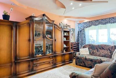 Apartament cu 3 camere decomandat în Nufărul