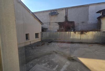 Casă cu 11 camere cu Canalizare în Ultracentral - 28