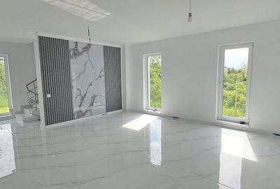 Casă cu 4 camere cu Canalizare în Joița - 2