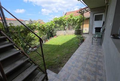 Casă individuală cu 8 camere cu Canalizare în Central - 2