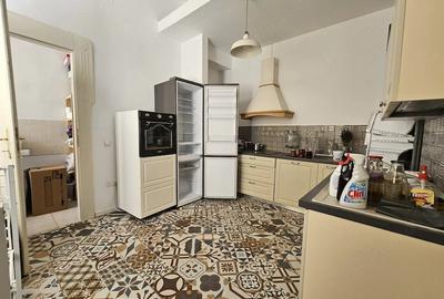 Apartament cu 3 camere decomandat în P-ța Unirii
