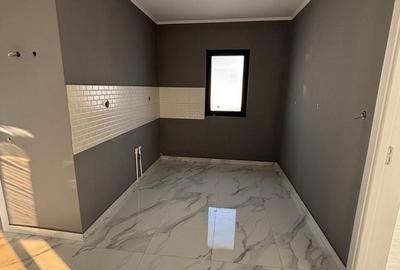 Casă cu 4 camere cu Teren 230 Mp în Central