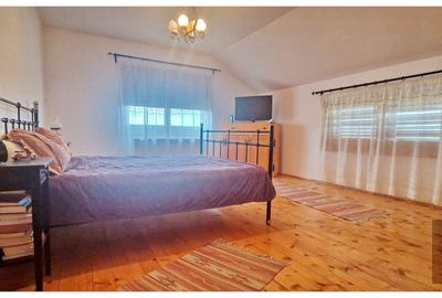 Casă cu 5 camere decomandat cu Teren 927 Mp în Hărman