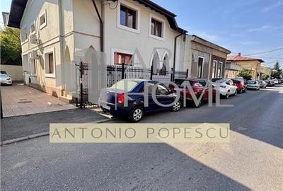 Casă individuală cu 7 camere cu Canalizare în Ultracentral