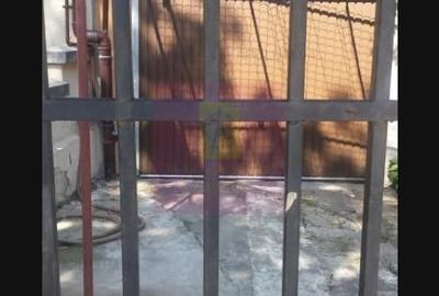 Casă cu 5 camere cu Teren 220 Mp în Drumul Sării